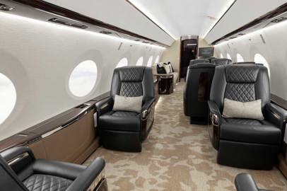 The first outfitted Gulfstream G800 takes flight