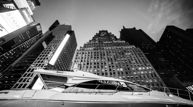 Azimut S6 arrived in Times Square