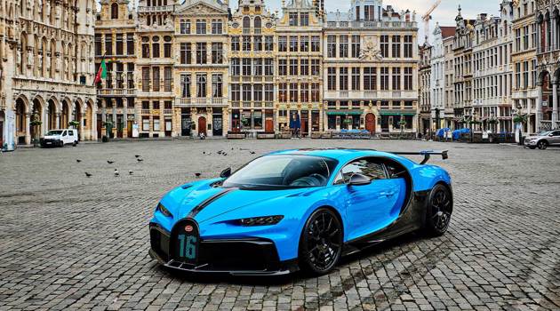 Bugatti: the Chiron Pur Sport in the European capital