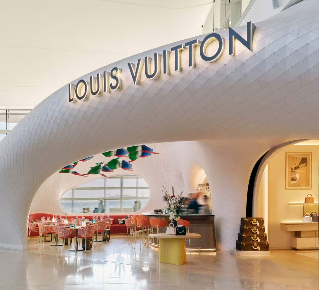 Café Louis Vuitton al Terminal 2 dell'Aeroporto di Heathrow, a Londra. Foto: Copyright © Ufficio stampa Louis Vuitton 