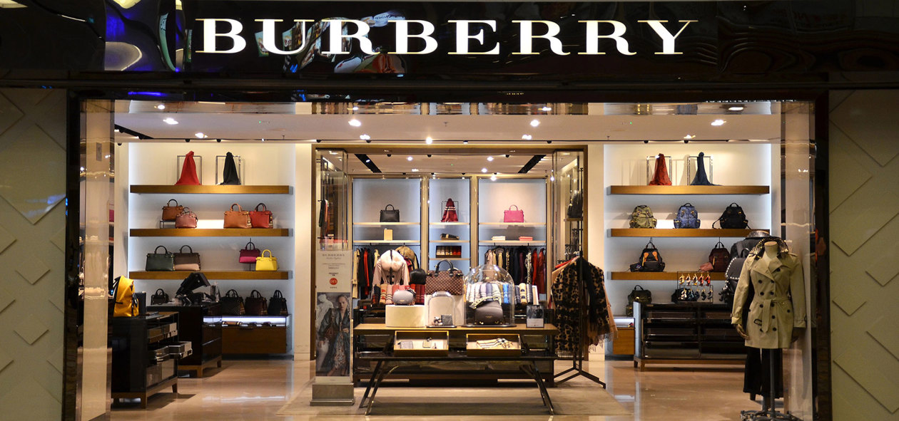 Boutique Burberry all'aeroporto di Singapore Foto: Copyright © Sisterscom.com / Depositphotos