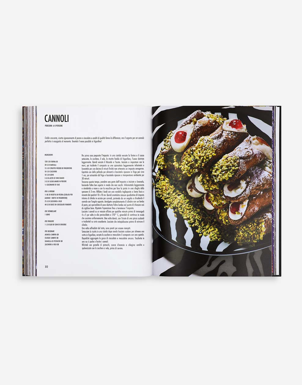 Le ricette della cassata siciliana e dei cannoli nel libro La Sicilia in cucina di Dolce&Gabbana Copyright © Dolce&Gabbana