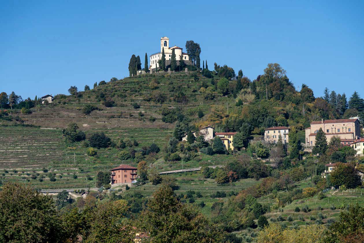 Montevecchia e il Santuario (Lecco) Copyright © sisterscom.com / Depositphotos 