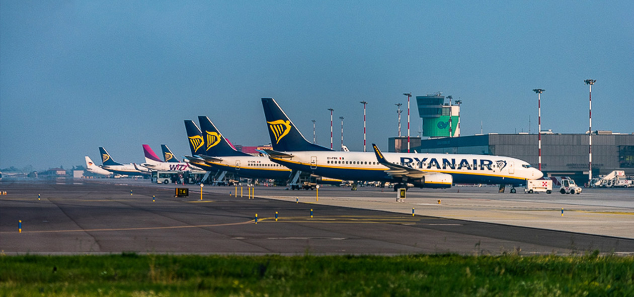 Area air side all'Aeroporto di Milano Bergamo. Foto: Copyright © Sisterscom.com / Depositphotos