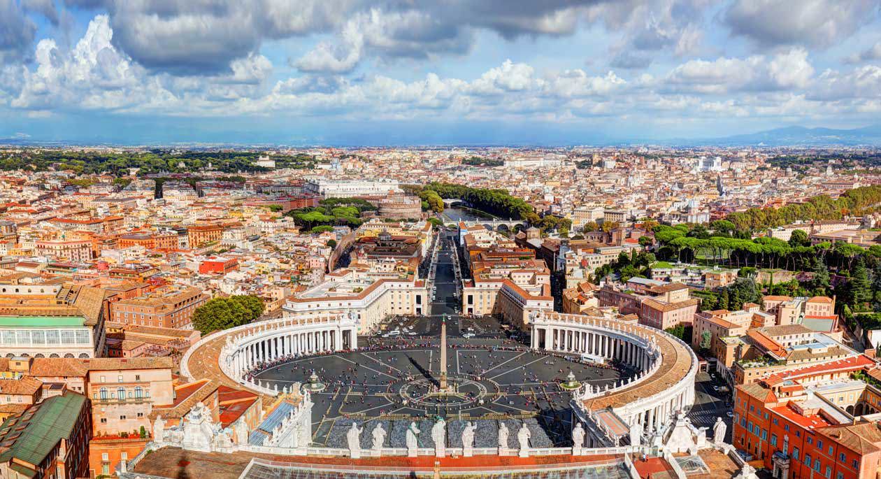 Roma, Piazza San Pietro Copyright © Sisterscom.com / Depositphotos