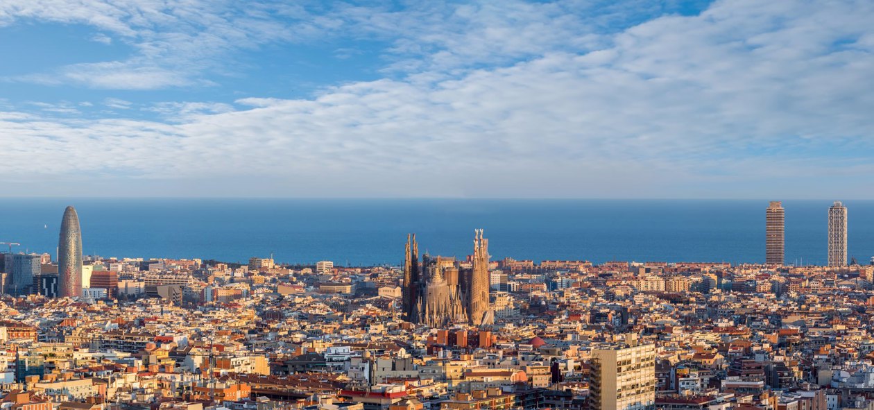 Barcellona: Copyright © Sisterscom.com / Shutterstock