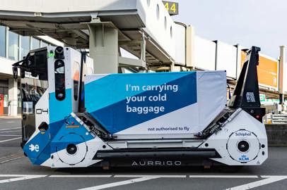 Schiphol tests an electric autonomous vehicle for luggage transport