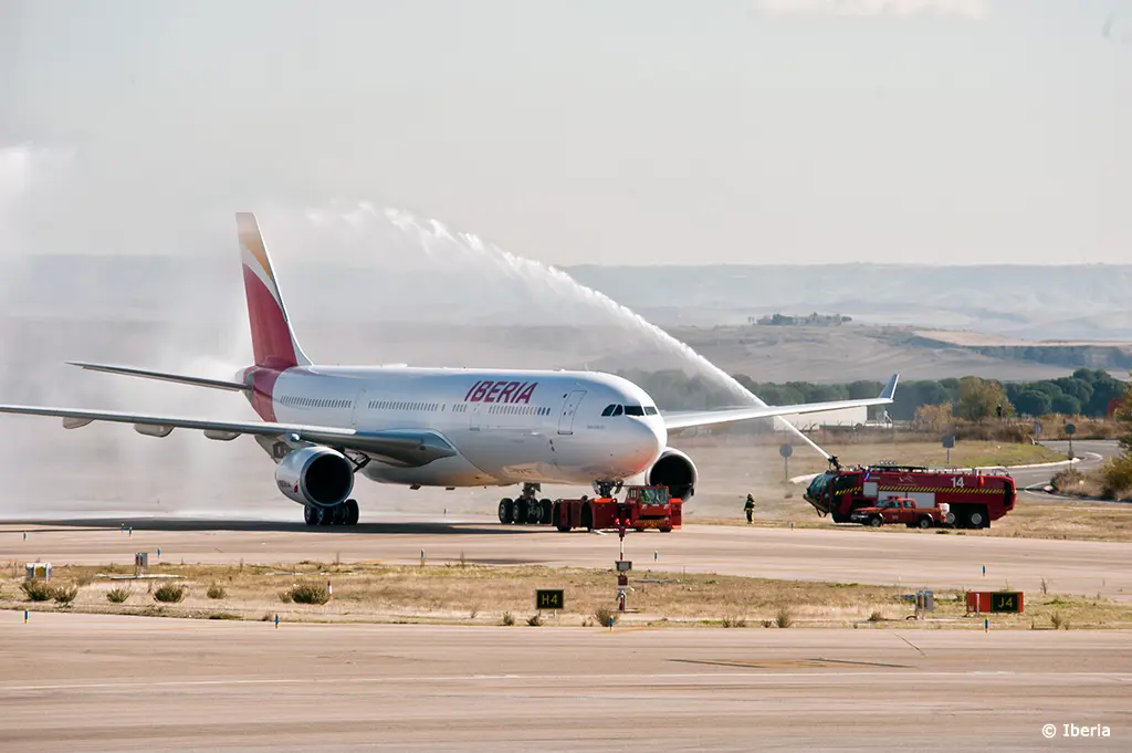 Fly with Iberia - Avion Tourism