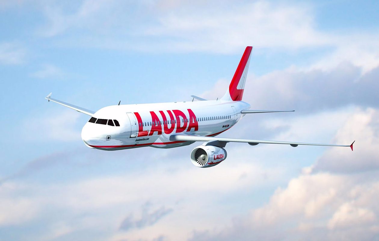 vola-con-laudamotion-avion-tourism