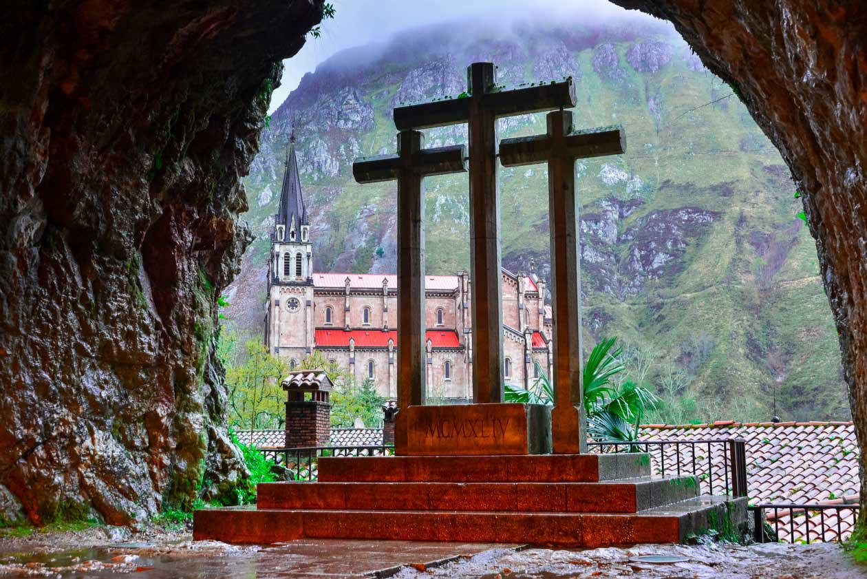 Basilica di Covadonga, Asturie. Copyright © Sisterscom.com / Depositphotos