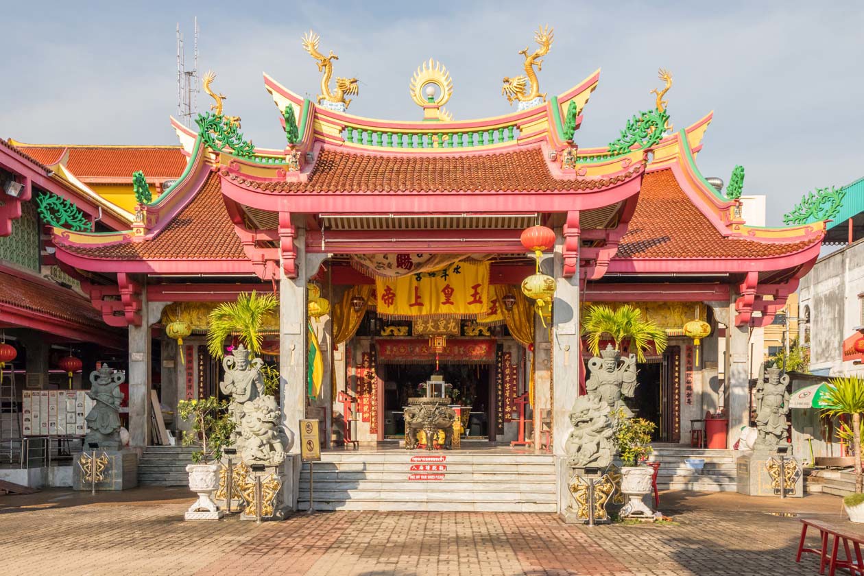 Tempio cinese di Jui Tui, Phuket Old Town Copyright © Sisterscom.com / Depositphotos