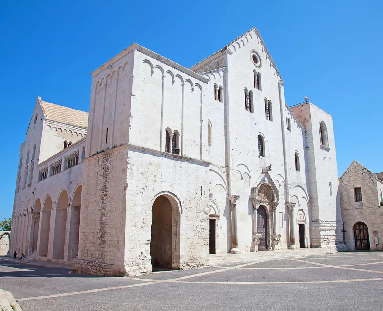 Church of St. Nicholas, Bari. Copyright © Sisterscom.com / Shutterstock