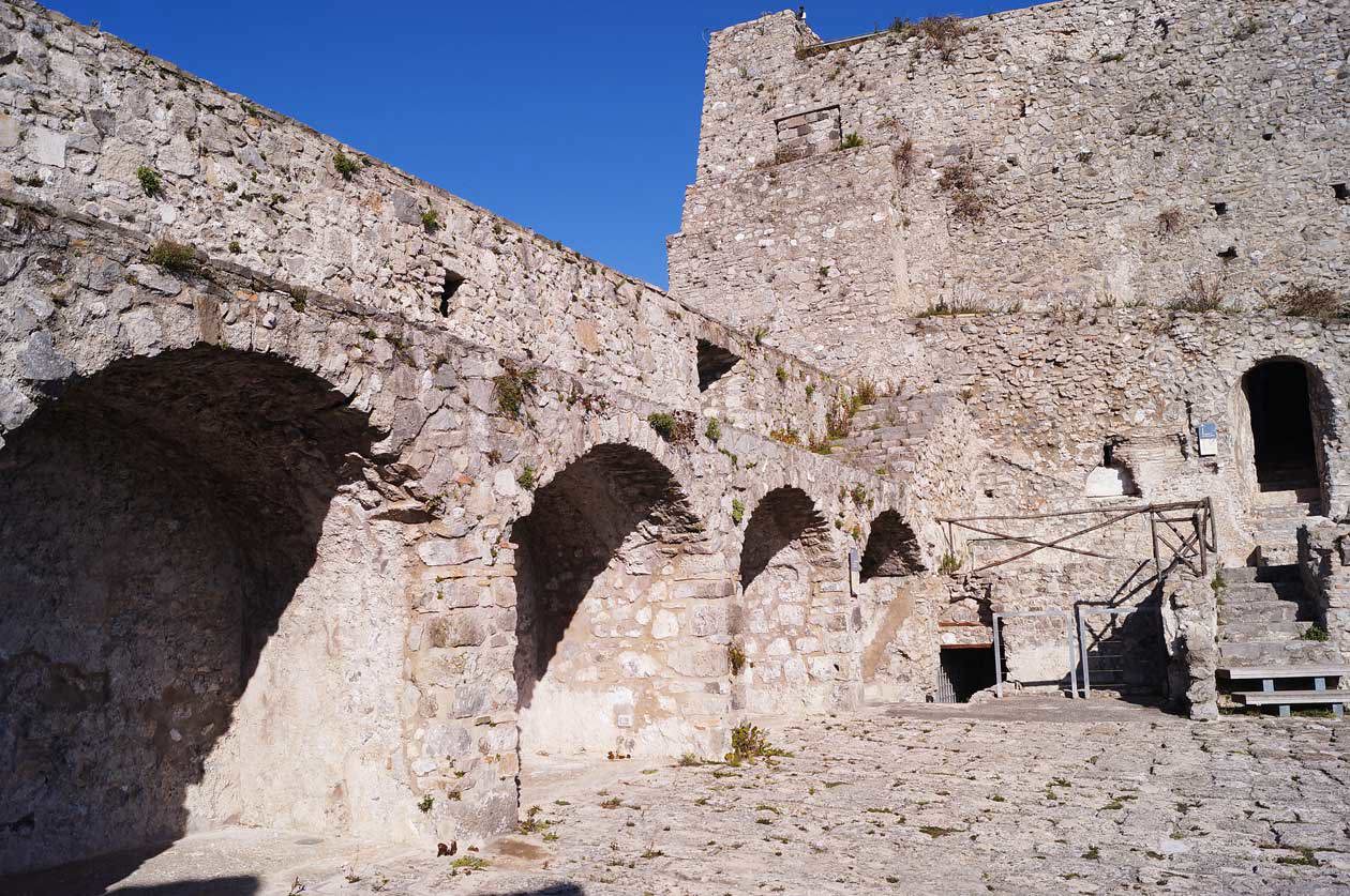 Castello di Arechi, Salerno Foto Copyright © Sisterscom.com / Depositphotos