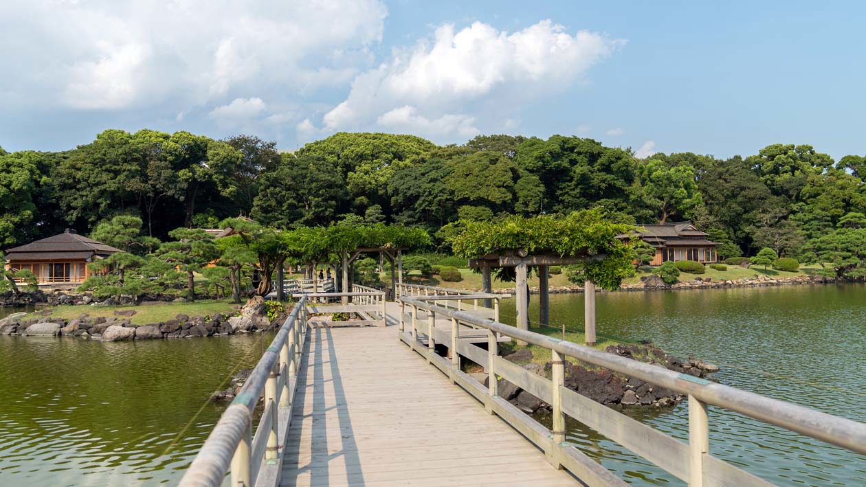 Giardini Hama-Rikyu, Tokyo Copyright © Sisterscom.com / Depositphotos