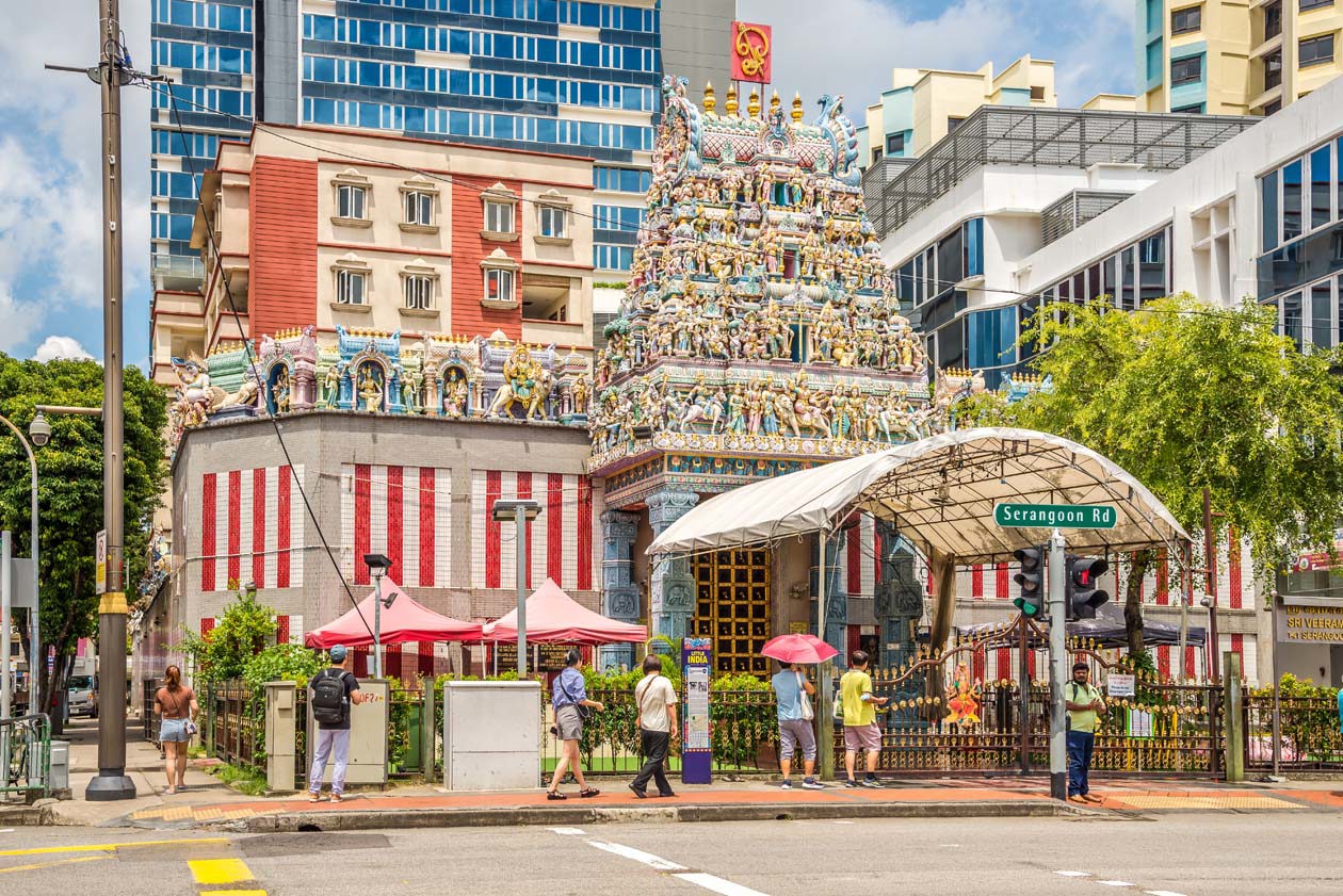 Little India, Sri Veeramakaliamman Temple, Singapore Copyright © Sisterscom.com / Depositphotos