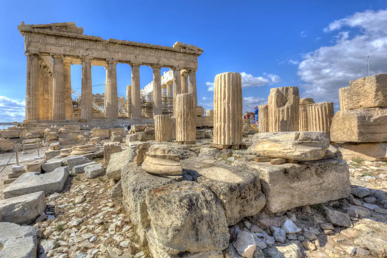 Athens Photo: Copyright © Sisterscom.com / Shutterstock