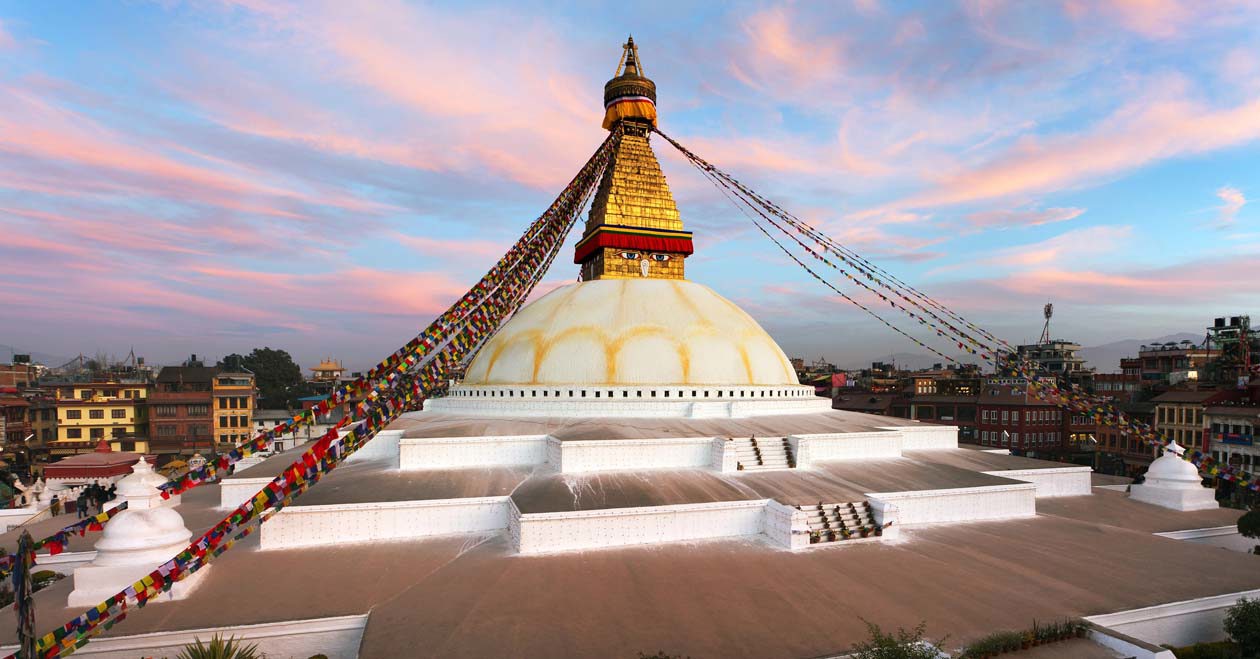 Stupa di Boudha, Boudhanath, Kathmandu, Nepal Copyright © Sisterscom.com / Depositphotos