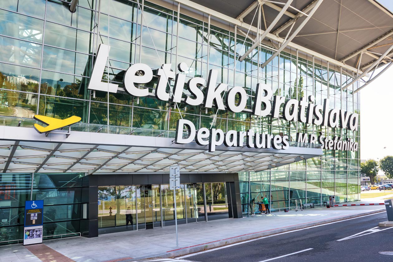  Bratislava Airport Photo: Copyright © Sisterscom.com / Depositphotos   