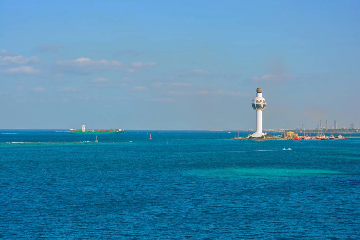 Il faro e il porto di Jeddah sul Mar Rosso Copyright © Sisterscom.com / Depositphotos