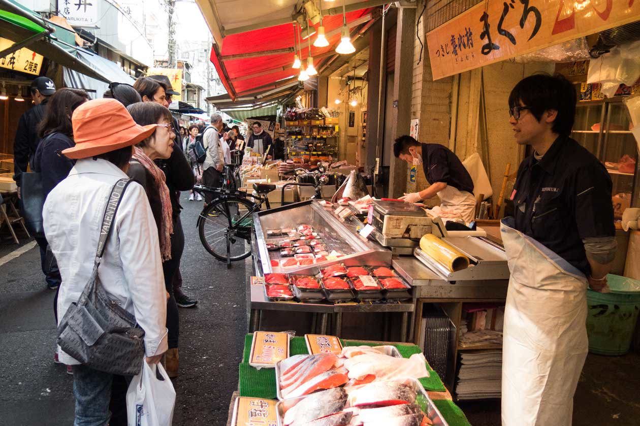 Mercato del pesce di Tsukiji, Tokyo Copyright © Sisterscom.com / Depositphotos