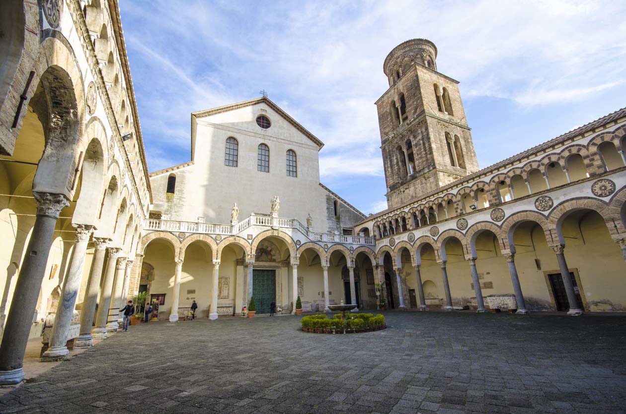 Cattedrale di San Matteo o Duomo di Salerno Foto Copyright © Sisterscom.com / Depositphotos