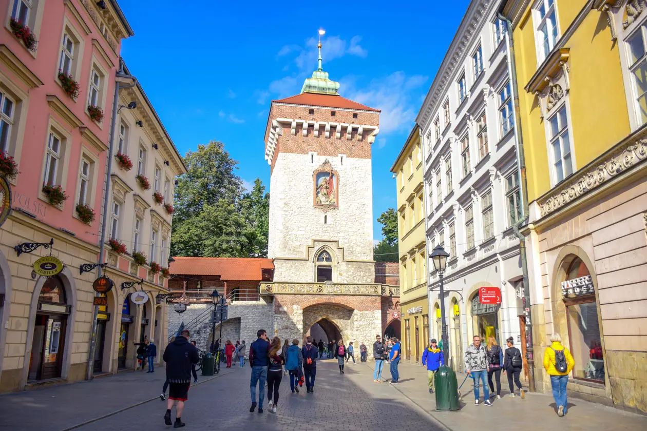  Florianska Gate and Royal Path Copyright © Sisterscom.com / Shutterstock / Depositphotos 