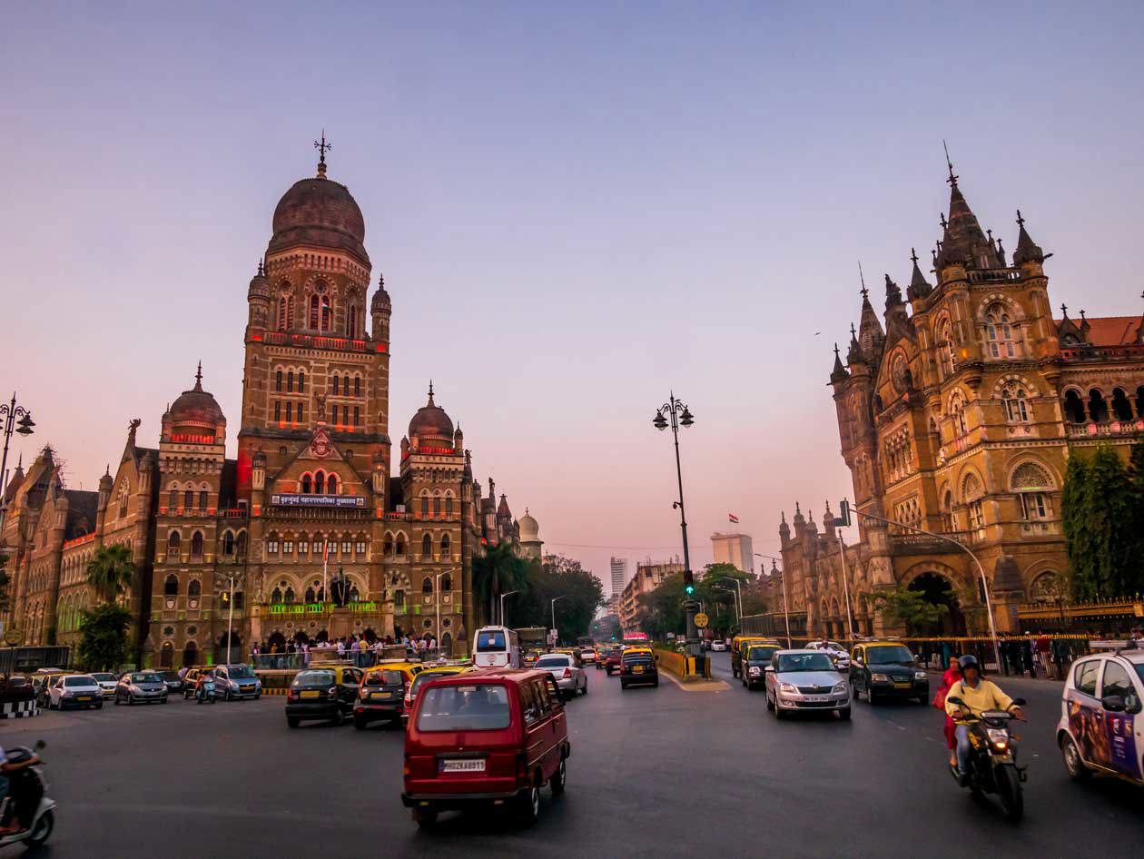 Edificio della Municipal Corporation, Mumbai, di fronte al Chhatrapati Shivaji Terminus (sito Patrimonio Mondiale dell'UNESCO) Copyright © Sisterscom.com / Depositphotos