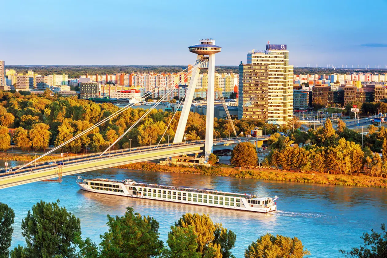 Nový Most bridge of Bratislava. Photo: Sisiterscom.com, Shutterstock