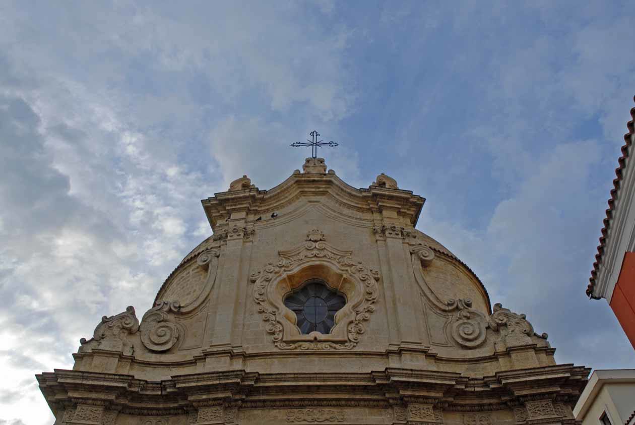 Foggia, Chiesa dell'Addolorata nella piazza omonima vicino a via Arpi. Foto: Copyright © A.Re.T. Regione Puglia