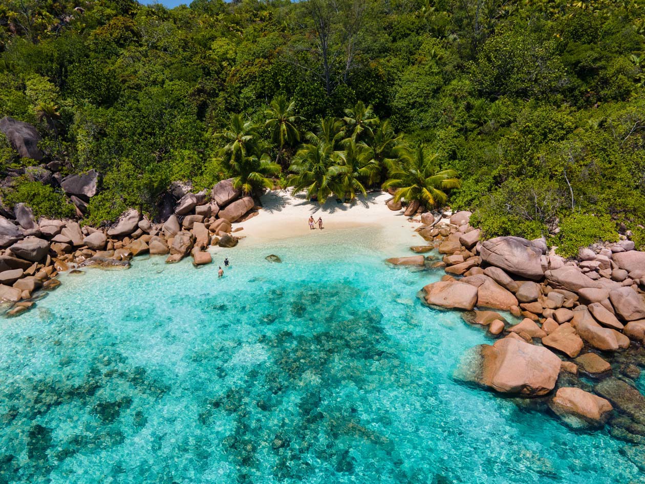 Isola di Curieuse, situata vicino a Praslin, Seychelles Copyright © Sisterscom.com / Depositphotos