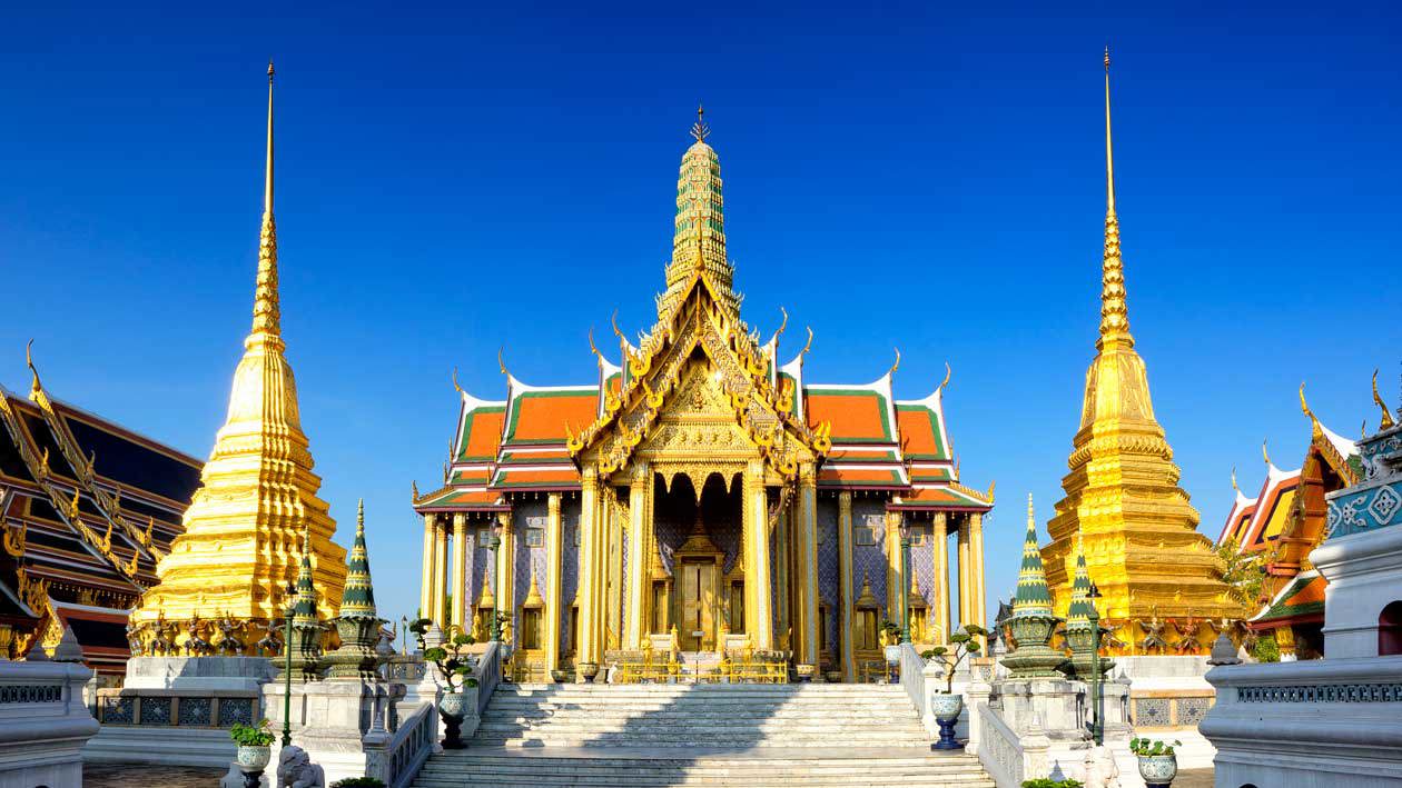 Tempio del Buddha di Smeraldo (Wat Phra Kaew), Bangkok Copyright © Sisterscom.com / Depositphotos