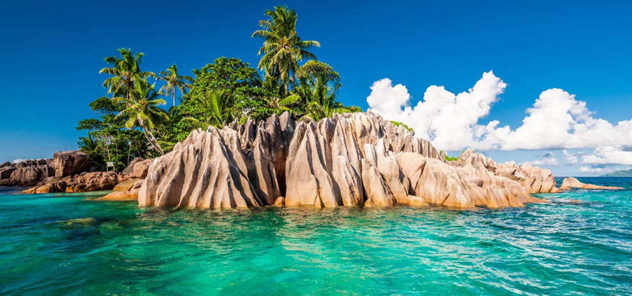 St. Pierre Island, Seychelles Copyright © Sisterscom.com / Depositphotos