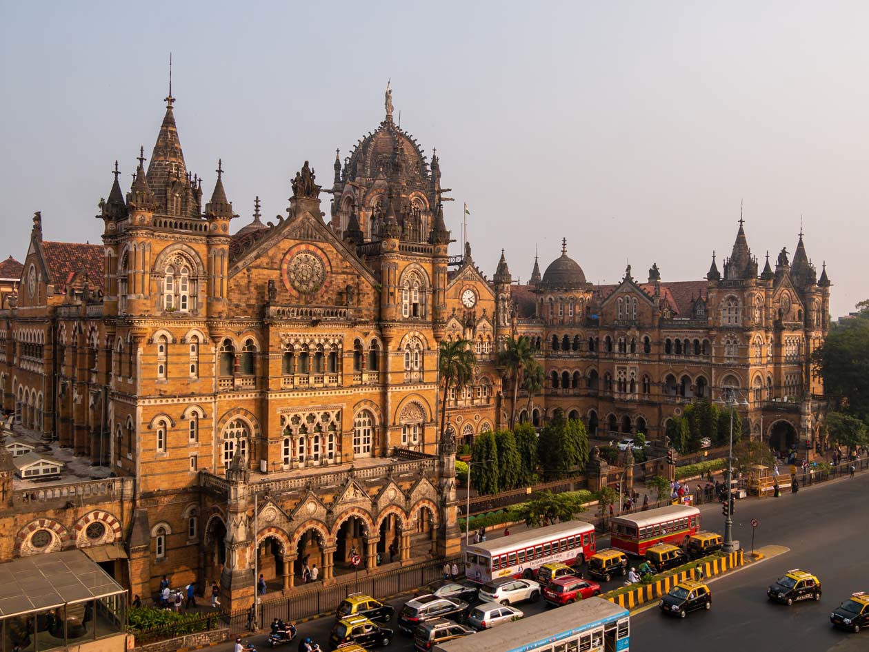 Il Chhatrapati Shivaji Maharaj Terminus a Mumbai, sito Patrimonio dell'Umanità dell'UNESCO Copyright © Sisterscom.com / Depositphotos