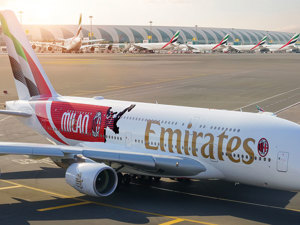 Emirates celebra i 125 anni dell’AC Milan con una livrea speciale sull’A380