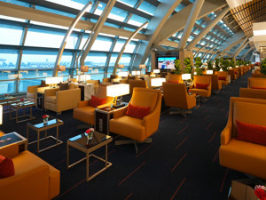 New Emirates lounge at Bangkok Airport