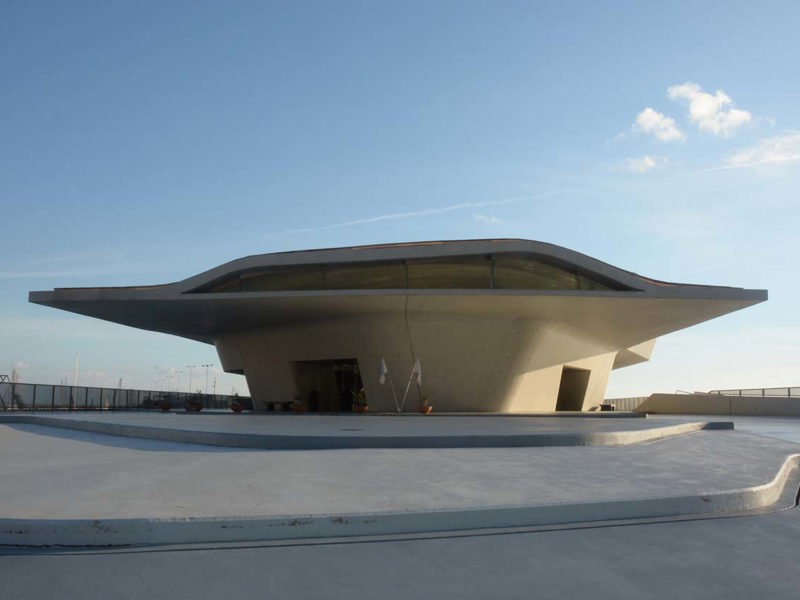 Stazione Marittima di Zaha Hadid a Salerno Foto Copyright © Sisterscom.com / Depositphotos