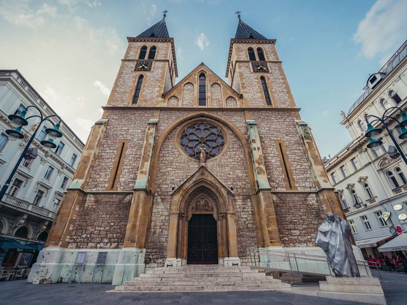   Cattedrale del Cuore di Gesù a Sarajevo. Foto: Copyright © Sisterscom.com / Depositphotos