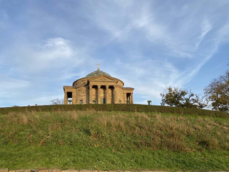 Il mausoleo del Württemberg tra i vigneti, nel quartiere Rotenberg di Stoccarda, sulla vetta del colle Württemberg nella foresta Schurwald sopra la valle del Neckar Copyright © Sisterscom.com / Avion Tourism Magazine