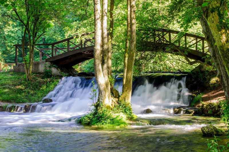 Cascata del fiume Bosna Foto: Copyright © Sisterscom.com / Depositphotos