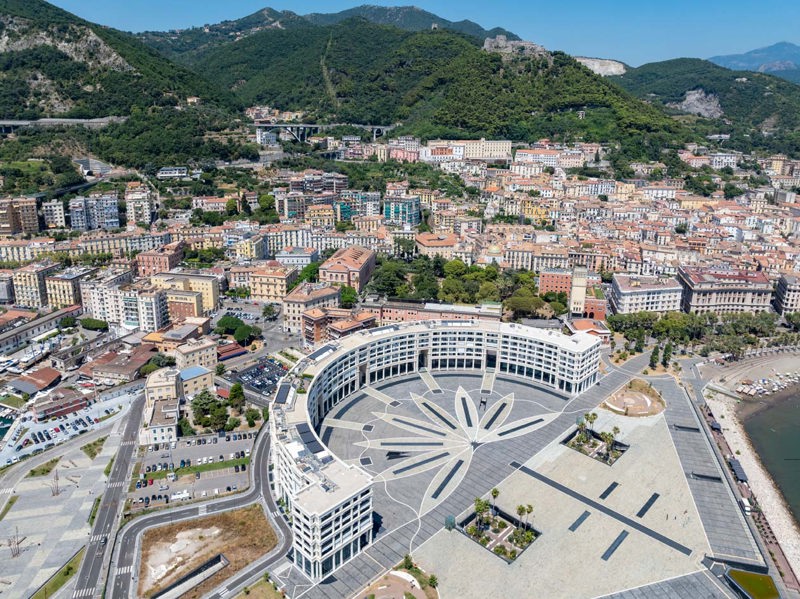 Piazza della Libertà a Salerno Foto Copyright © Sisterscom.com / Depositphotos