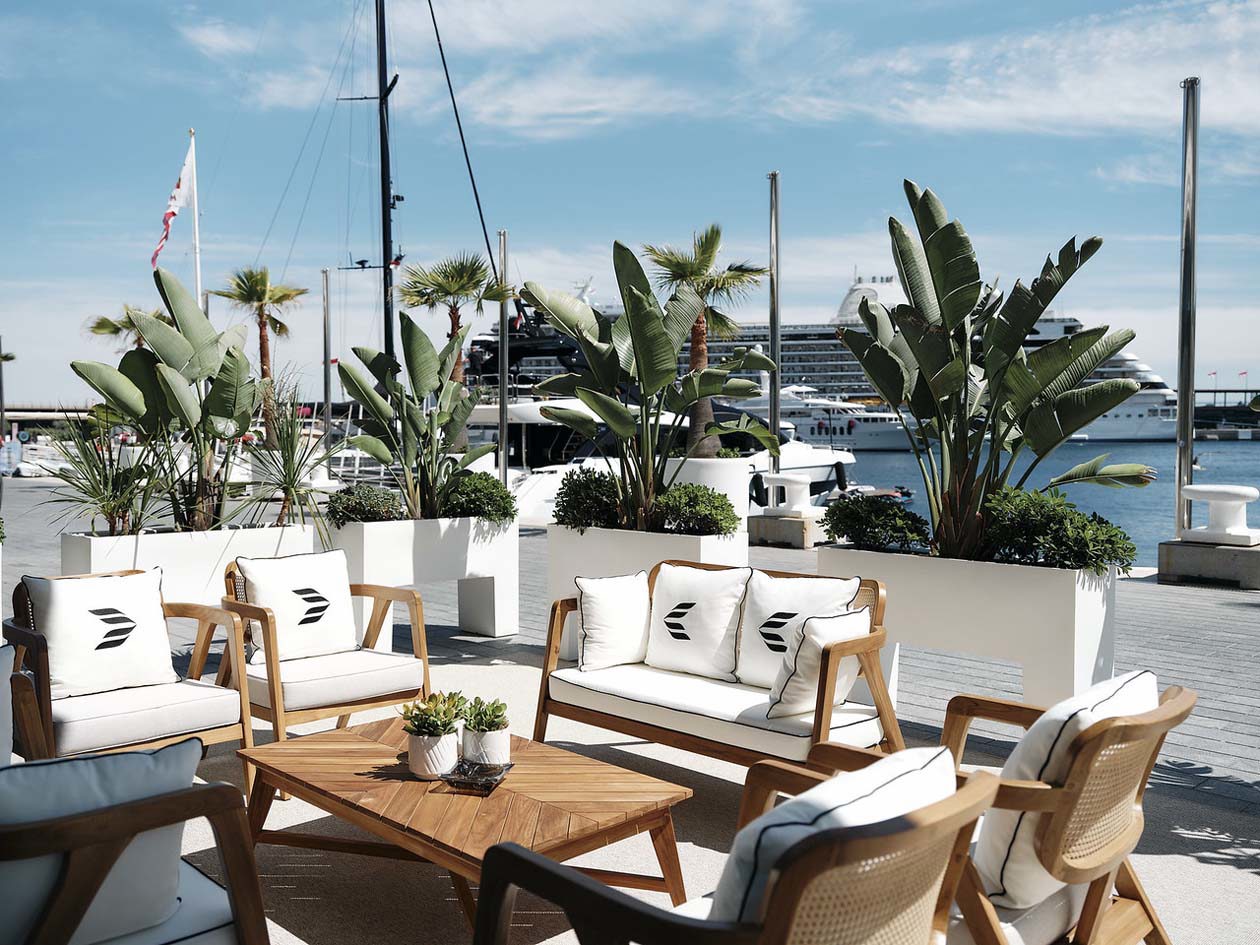 Aviator Lounge by Bombardier al Monaco Yacht Club Copyright © Bombardier