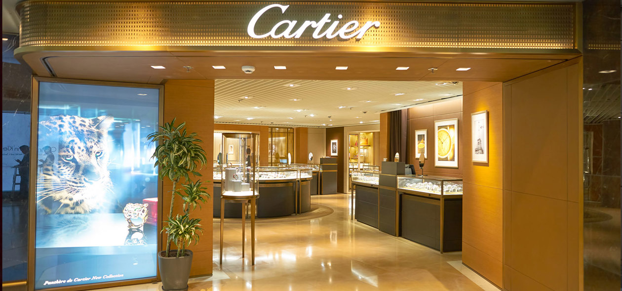 Boutique Cartier all'aeroporto di Hong Kong Foto: Copyright © Sisterscom / Depositphotos