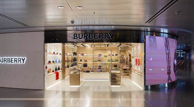 Qatar Duty Free lancia una boutique Burberry con un nuovo design di lusso