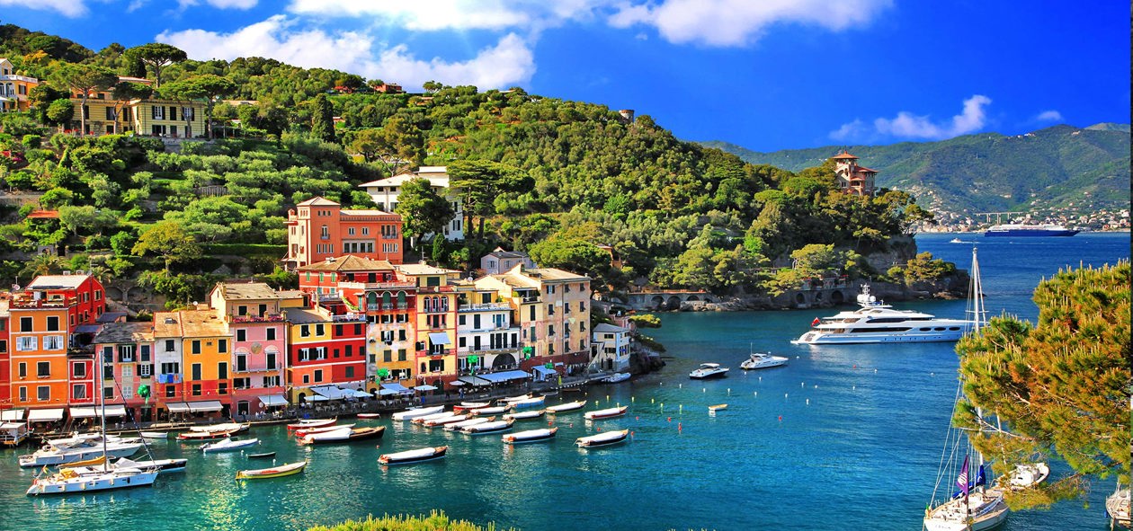 Portofino in Riviera dei Fiori, Italia. Copyright © Sisterscom.com / Depositphotos