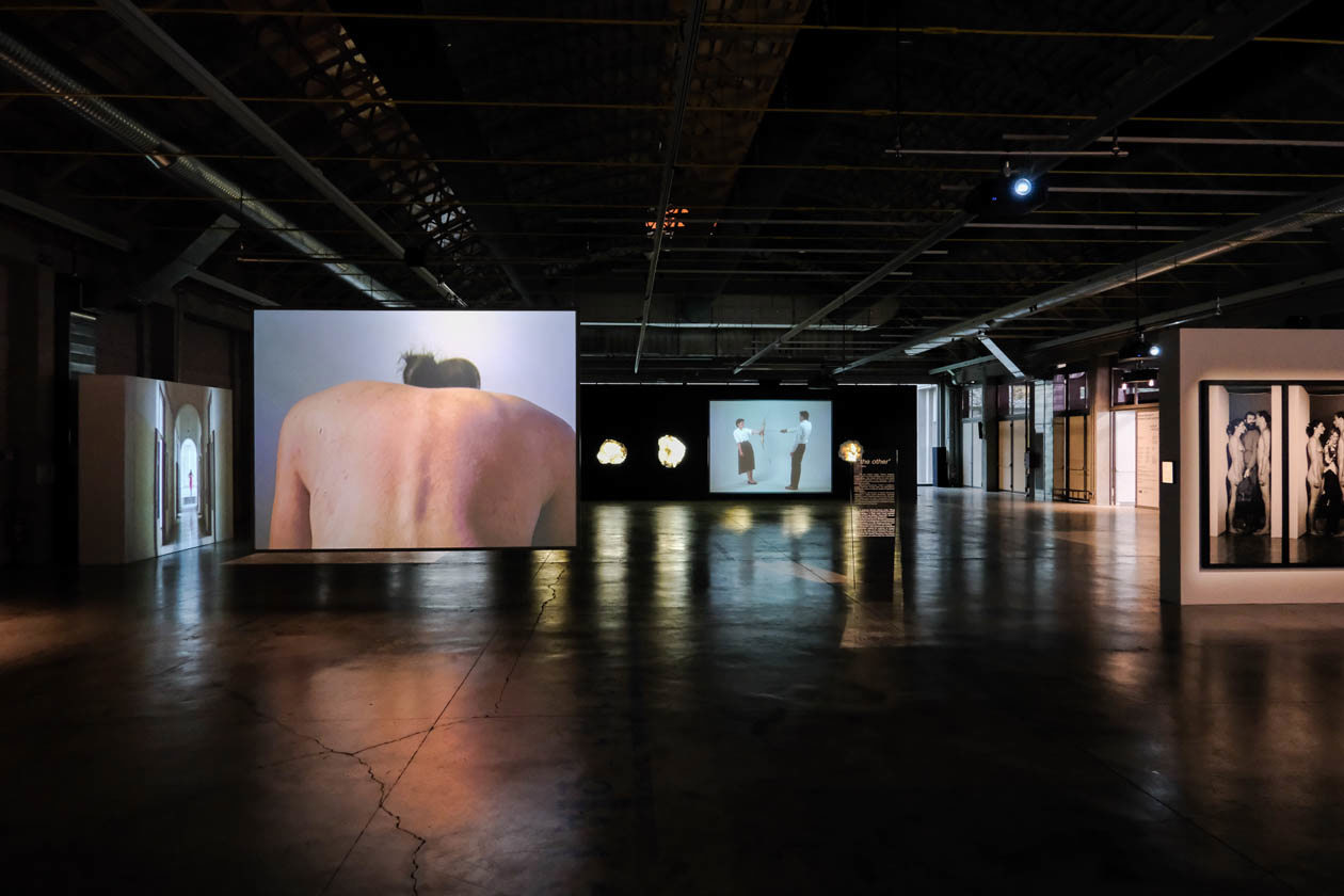 Marina Abramović, “between breath and fire”, veduta della mostra presso gres art 671, Bergamo. Foto Copyright © Paolo Biava