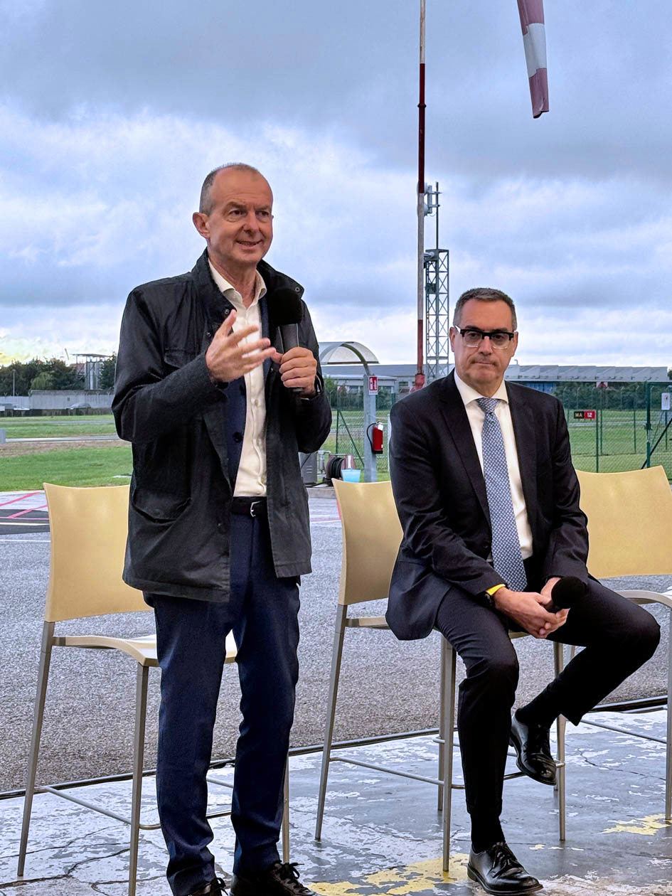 Giovanni Sanga e Andrea Orsini all'evento d'inaugurazione della nuova pista di volo dell'Aero Club Bergamo. Foto: Copyright © Avion Tourism Magazine - Sisterscom.com 