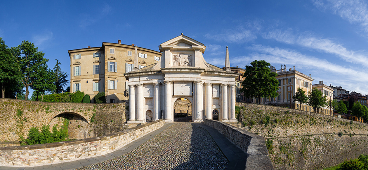 Cappella Colleoni e Basila Santa Maria Maggiore a Bergamo alta. Foto: Copyright © Sisterscom.com / Byvalet / Shutterstock