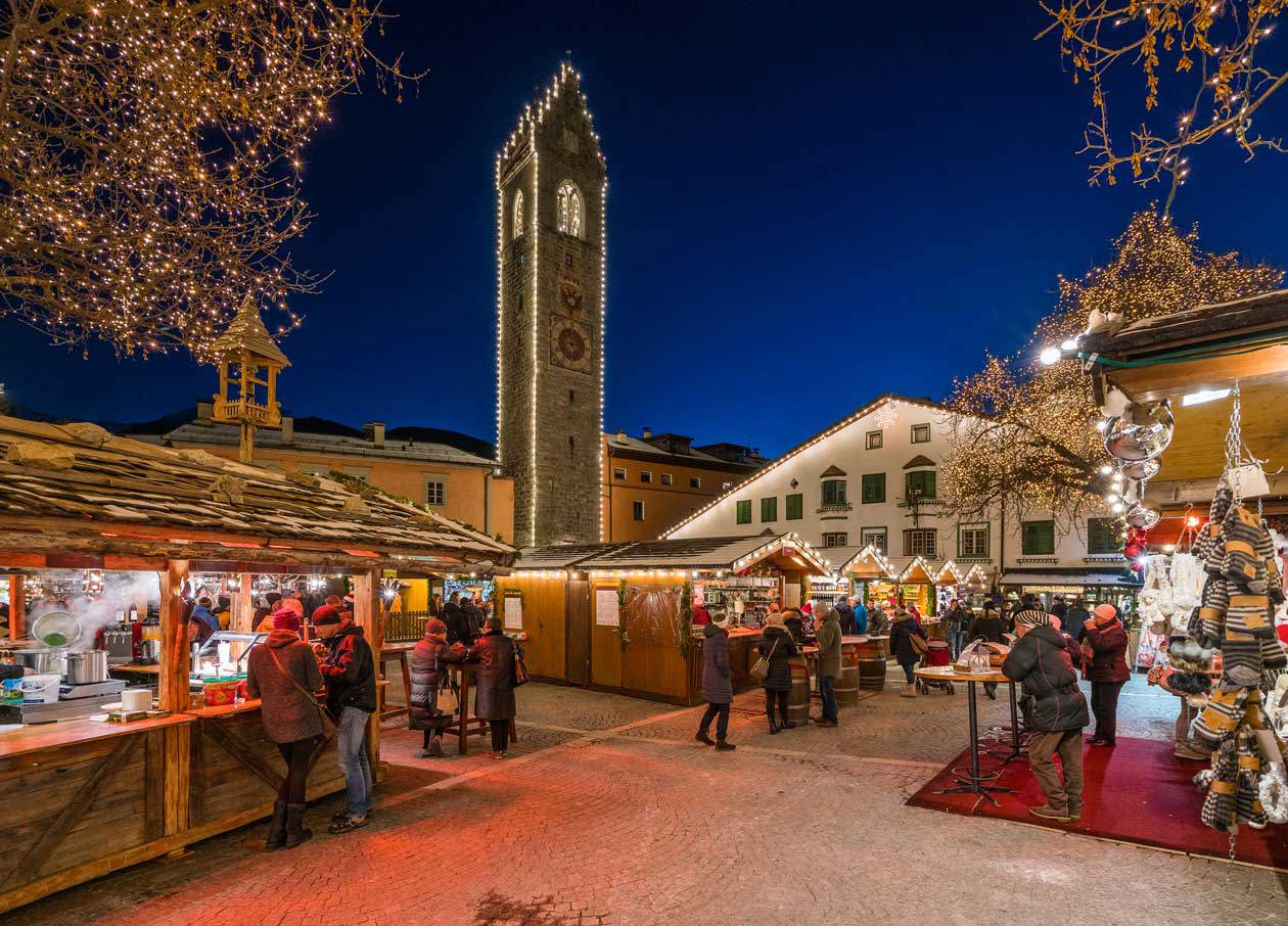 Mercatino di Natale a Vipiteno Copyright © Sisterscom.com / Depositphotos