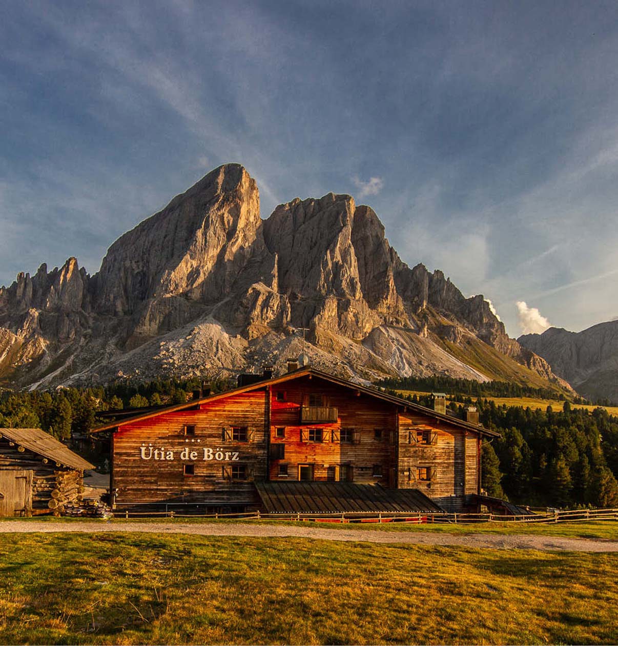 Utia de Borz, sullo sfondo la Putia Copyright © Ufficio Stampa Cooperativa Turistica San Vigilio/San Martin - Dolomites