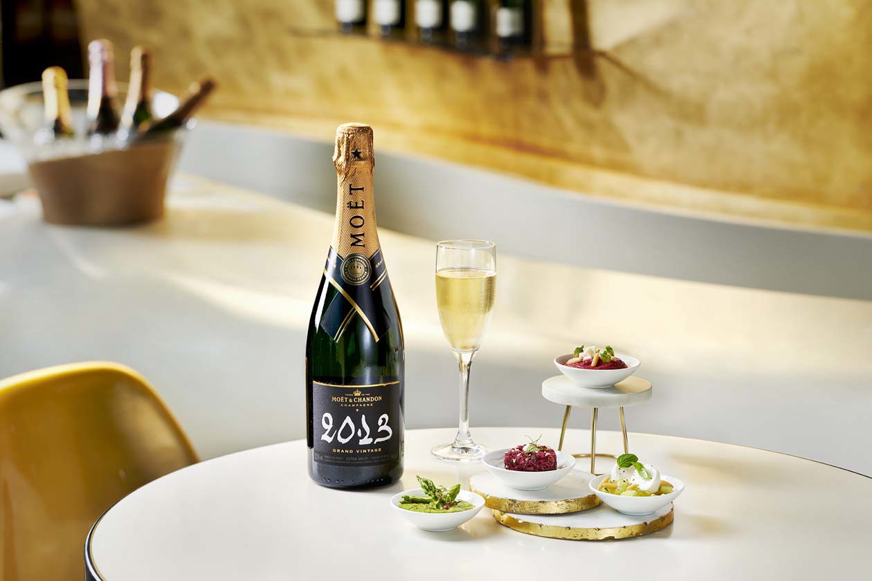 Moët & Chandon Champagne Lounge nel Terminal 3 dell'aeroporto internazionale di Dubai. Copyright © Emirates Airlines / The Emirates Group